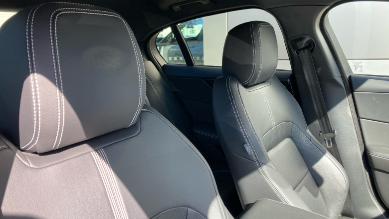 Jaguar XE 2.0 D200 R-Dynamic SE Black 4dr Auto Diesel Saloon